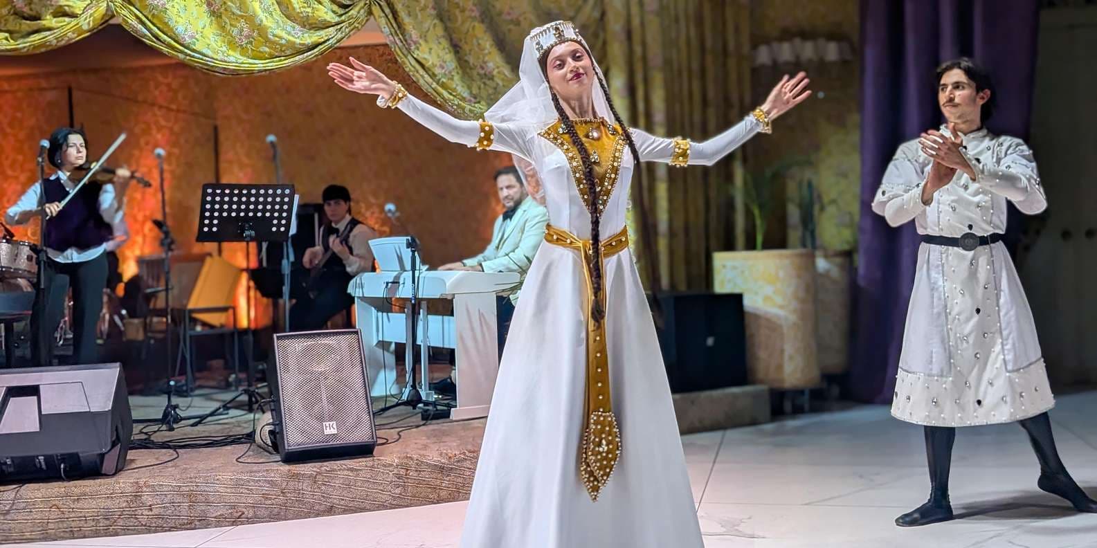 Tbilisi: Georgian Dinner, Dance Show, and Hotel Pickup