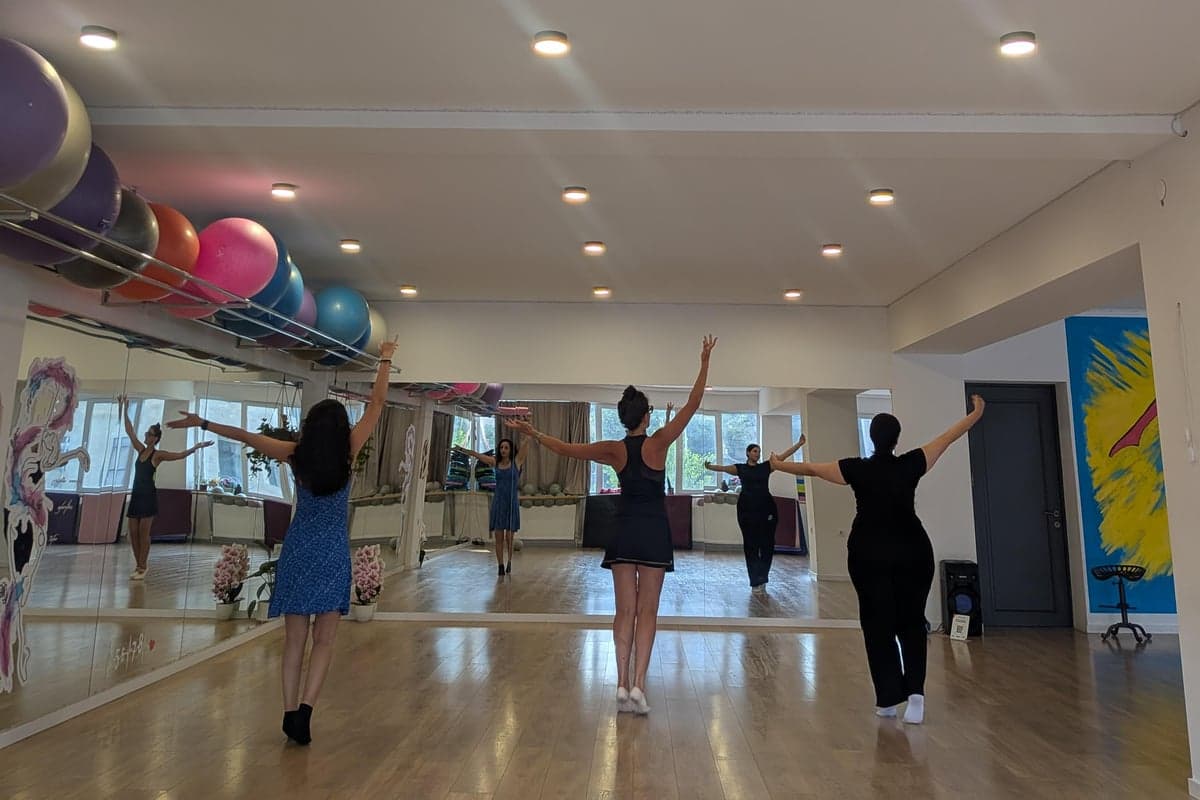 Tbilisi: Traditional Georgian Dance Class with Hotel Pickup